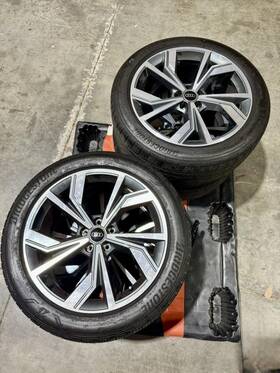 89a601025g Audi 2022 - 2025 Q4 E-tron Factory Mach/charcoal Set Of Wheels With Tires Oem