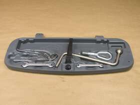 1096200 Bmw 01-06 E46 Convertible Spare Tire Tool Kit W Case Oem