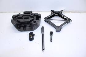 564.gm6m24 Cadillac 2019-2024 Xt4 Premium Lift Jack Tool Kit With Foam Holder 13591684 Oem