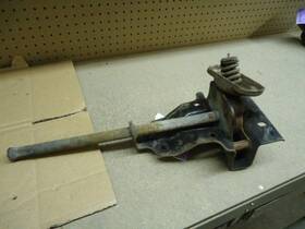 566.gm6299 Cadillac 1999 Escalade Spare Wheel Carrier 121062