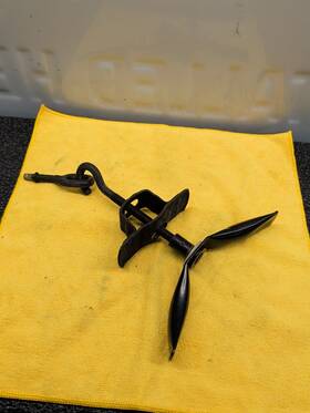15675013 Chevrolet 93-98 Suburban 1500 2500 Spare Tire Hold Down Mounting Bolt Nut