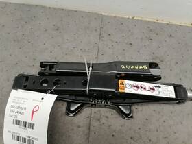 564.gm1m18 Chevrolet Malibu 2018 Jack 1479935