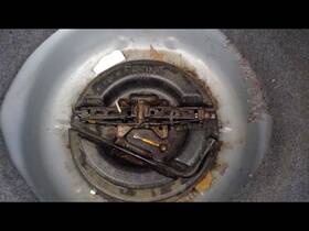 564.gm1n01 Chevrolet Monte Car 2001 Jack 1066956