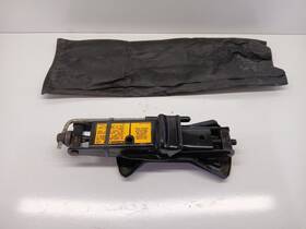 564.gm1z89 Chevrolet 84-96 Corvette C4 Jack And Tools With Bag