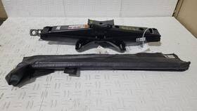 84902592 Chevrolet 2003-2021 Express 2500 Van Jack/toolkit 2000kg Black Scissor Jack Id