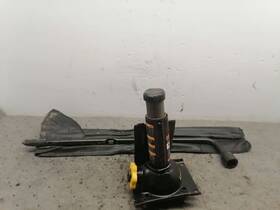 564.gm8m14 Chevrolet Truck Silvrdo15 2014 Jack 1449882