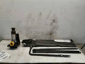 564.gm8x12 Chevrolet Truck 2007-2013 Silverado Sierra 1500 Jack And Tool Kit 1488493