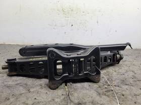 564.ch1t18 Chrysler 300 2018 Jack And Tools 1752415