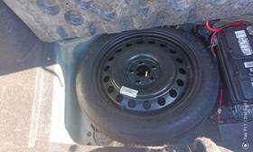 566.ch1u05 Chrysler 300 2005 Spare Wheel Carrier 793904