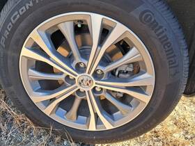 560-04164 Factory Oem Wheel 18x8 10 Y And 5 Closed Spoke Fits 22-23 Envision 4854754