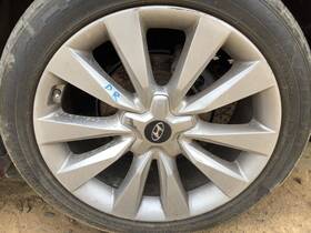 560-70828 Factory Oem Wheel Us Market 19x8 Alloy 10 Spoke Covered Lugs Fits 12-17 Azera 4807051