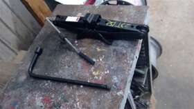 564.fd1211 Ford Transcnct 2011 Jack