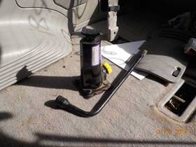 564.fd8e97 Ford Truck Expediton 1997 Jack 300526