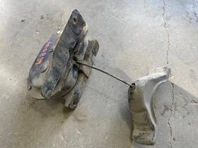 566.fd8m00 Ford Truck 00 F250 Super Duty Used Srw Single Rear Spare Wheel Mount Carrier Frame