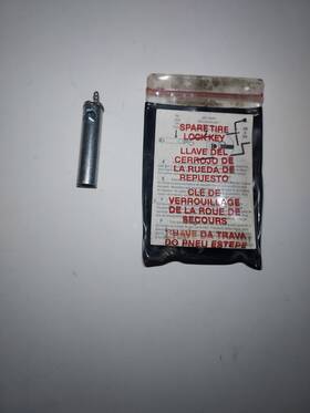 Yc35-1a380-aa Ford 81282 410252c Super Duty Spare Tire Lock Key