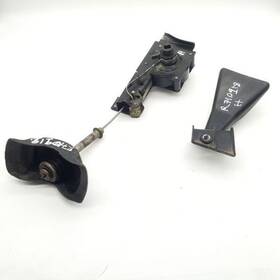 566.gm9b05 Gmc Spare Tire Carrier Oem 2005 Canyon