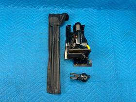 84811059 Gmc Sierra 1500 Jack With Handle Wheel Wrench Carrier Tool Set 19k 2014-2019 Oem