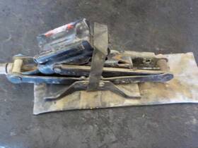 564.gm9400 Gmc Truck Safarivan 2000 Jack 109033