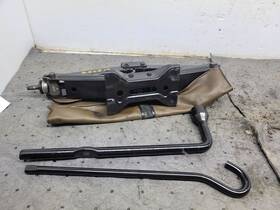 564.ho1b98 Honda Civic 1998 Jack And Tool Kit 1711821