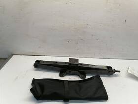 564.ho1m15 Honda 2015 Cr-v Jack And Tools 1390521