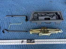 84605-s84-a010-m1 Honda 1998-2002 Accord Emergency Jack Kit Carrier Oem #2016cn