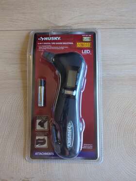 1007 Husky 831 399 5-in-1 Digital Tire Pressure Gauge Multitool