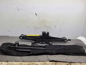 564.hy1213 Hyundai Tucson 2013 Jack And Tool Kit 1703156