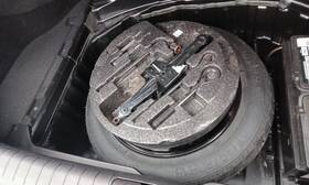 566.hy1g15 Hyundai Genesis 2015 Spare Wheel Carrier 758759