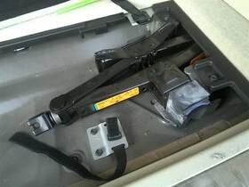 564.in1x14 Infiniti Qx80 2014 Jack 8365542