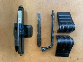 Ccc4577 Jaguar 1988-1994 Xj6 Jack And Tool Kit Oem