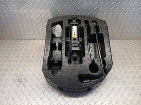 564.am8320 Jeep 11-22 Grand Cherokee Jack&tools With Foam Tray
