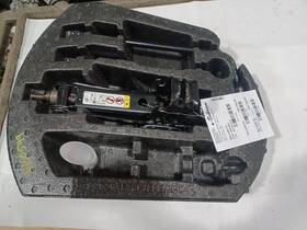 564.am8718 Jeep Jack With Tool Kit For 2018 Grand Cherokee 3111339