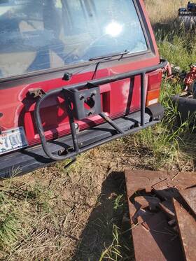 82201154 Jeep 84-96 Cherokee Xj - Exterior Spare Tire Carrier Mount Rear Bumper Oem
