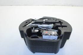564.ma1v17 Maserati 17-19 Ghibli 3.0l Rwd Lift Jack And Tool Kit With Foam Holder Container