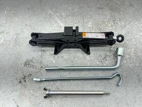 Ld4769671 Mazda 2019-2023 3 Emergency Spare Wheel Jack With Lug Nut Wrench Tools Oem