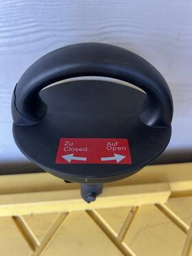 1634030166 Mercedes-benz 99-05 W163 Spare Tire Retainer Ml320