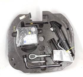 1728901514 Mercedes-benz 2015 15 Slk250 Spare Tire Tool Kit Compressor And Foam Housing Oem