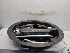 564.mb1f08 Mercedes-benz Clk350 2008 Jack And Tools 1699117