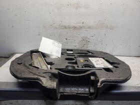 564.mb1m12 Mercedes-benz Slk250 2012 Jack And Tools 1702162