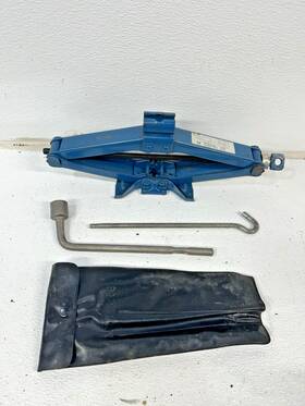 Mb845165 Mitsubishi 1991-1999 3000gt Scissor Jack And Tool Kit W Bag Emergency Roadside Oem