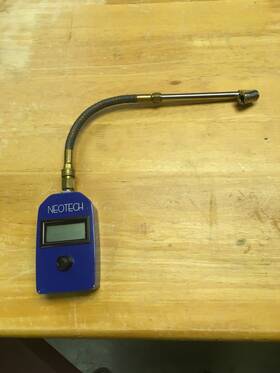 300p-2 Neotech Tire Pressure Gauge 0-300 Psi Excellent Condition