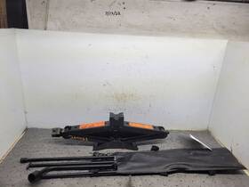 564.da1709 Nissan Titan 2009 Jack And Tool Kit 1756082