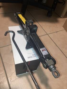 7h082 Nissan 03 - 08 350z Spare Tire Lift Scissor Jack