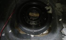 566.gm2q04 Pontiac Grand Am 2004 Spare Wheel Carrier 781990