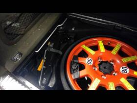 564.po1411 Porsche Jack And Tools Set Kit Fits 2011 Cayenne