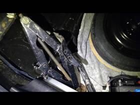 564.gm7p04 Saturn Ion 2004 Jack And Handle 1622248