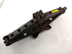 09111-0e011 Toyota Tire Jack Sienna 2011-2020