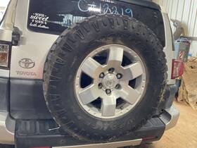 566.to1608 Toyota Fj Cruisr 2008 Spare Wheel Carrier 4453368