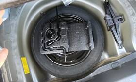 566.to1b13 Toyota Corolla 2013 Spare Wheel Carrier 786856