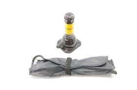 695.to1607 Toyota 2007-2014 Fj Cruiser Bottle Jack With Tools